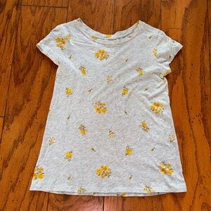 Ready for spring! Pretty, never worn, XS Loft, embellished tee